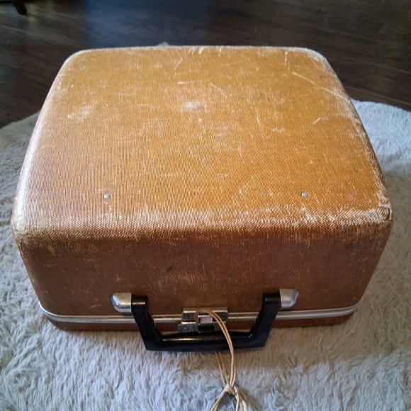 ROYAL Quiet Deluxe Vtg Typewriter NEEDS RIBBON - Picture 5 of 7